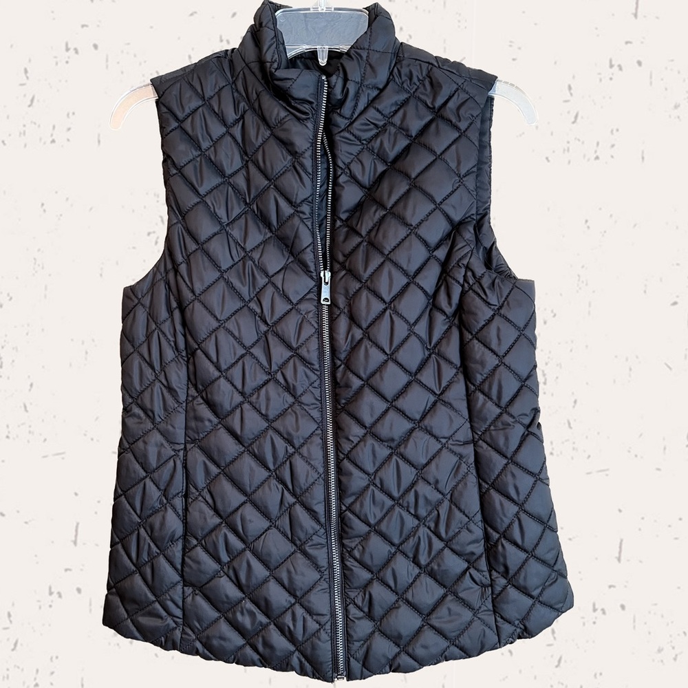 Banana Republic- Black Quilted Vest- Size S- Warm and comfy- Perfect for Fall 🍂